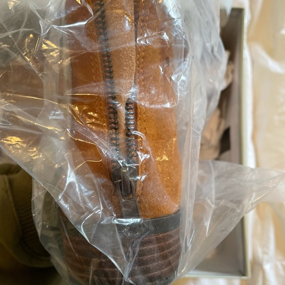 Brand new in box tan/brown ankle boots - Picture 7 of 7